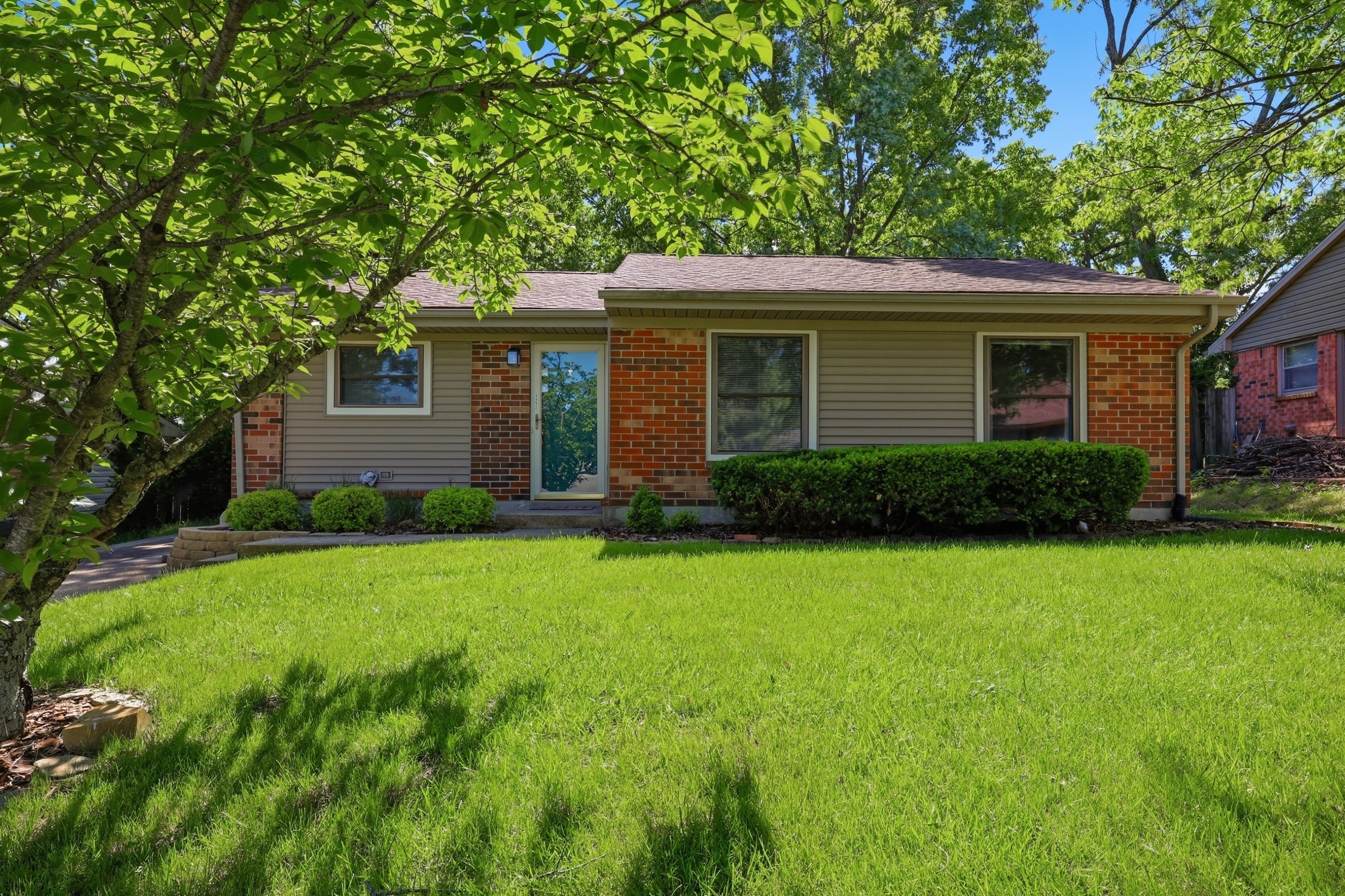 3352 Featherston Dr